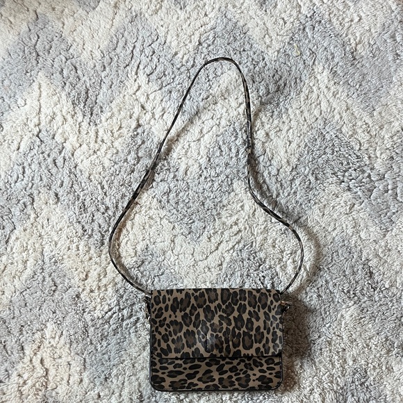 Shiraleah Handbags - Shiraleah Leopard Pattern Crossbody Bag